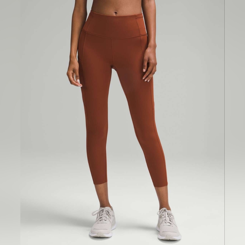 Fast and Free HR Crop 23" in Dark Terracotta 10